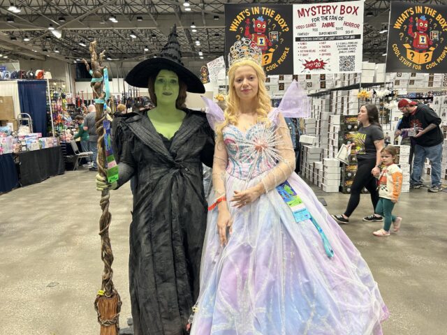 Planet Comicon Kansas City attendees dress up as Elphaba & Glinda!