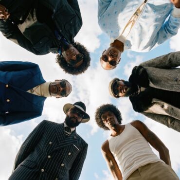 With slick collaborations and snarky commentary, 10 Til’ Midnight showcases why Snoop is considered one of rap’s GOATS. (Album cover property of Death Row Records & Gamma)